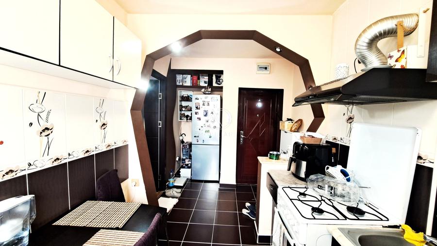 Apartament cu 2 camere semidecomandat, mobilat în Bumbești-Jiu