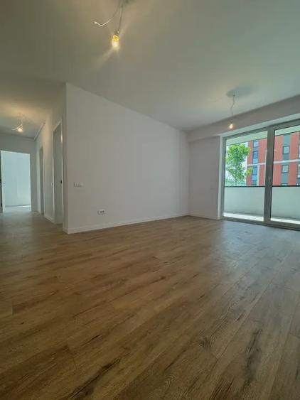 Apartament cu 3 camere semidecomandat în Theodor Pallady