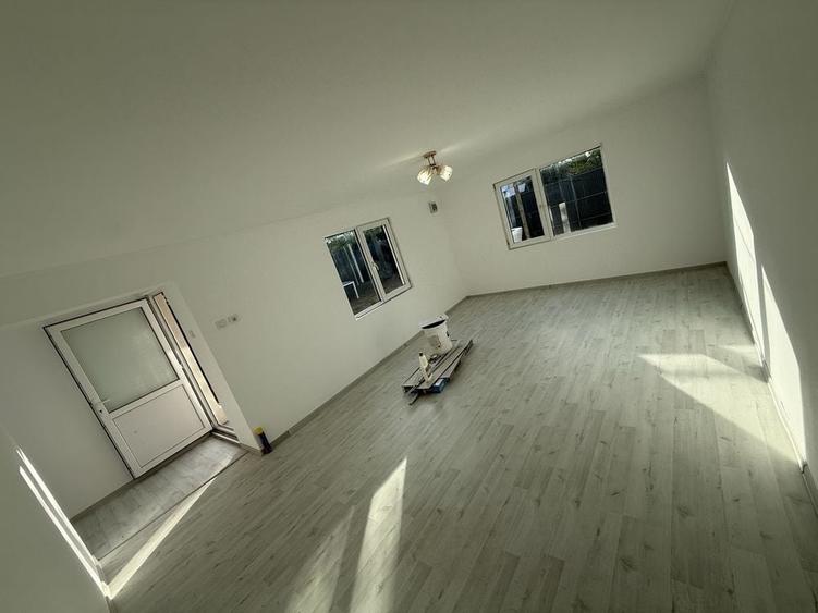 Casă cu 4 camere în Tichilești