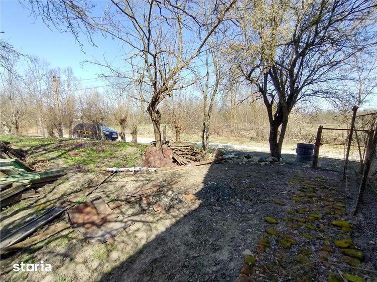 Casă cu 8 camere cu Teren 3800 Mp în Central