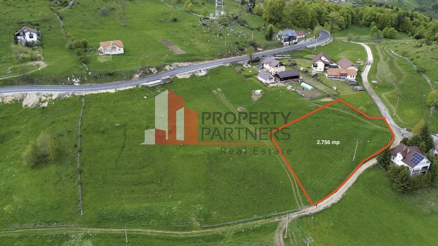 Teren Construcții intravilan de 2756 mp, în Fundata