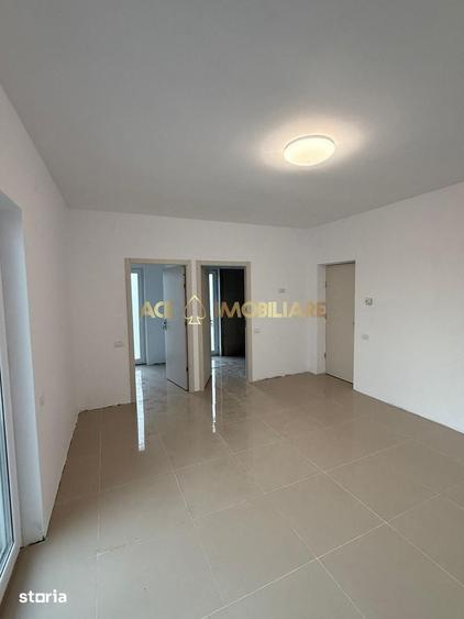 Casă cu 5 camere cu Teren 250 Mp în Vărăști