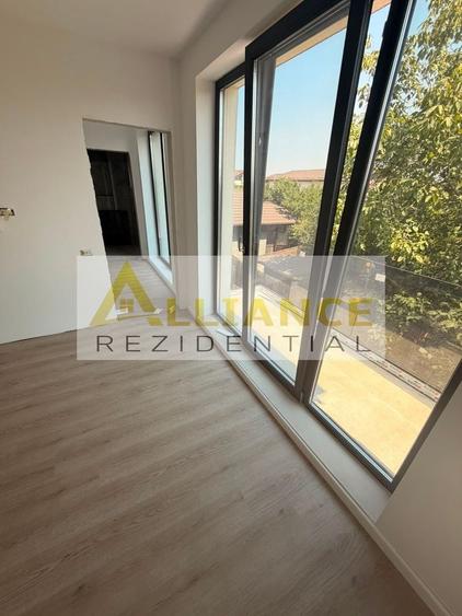 Duplex cu 5 camere decomandat cu Canalizare în Sud