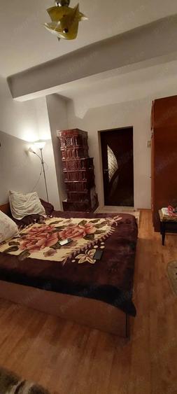 Apartament cu 3 camere semidecomandat în Deveselu