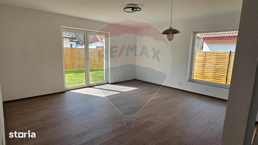 Casă cu 3 camere cu Teren 300 Mp în Central