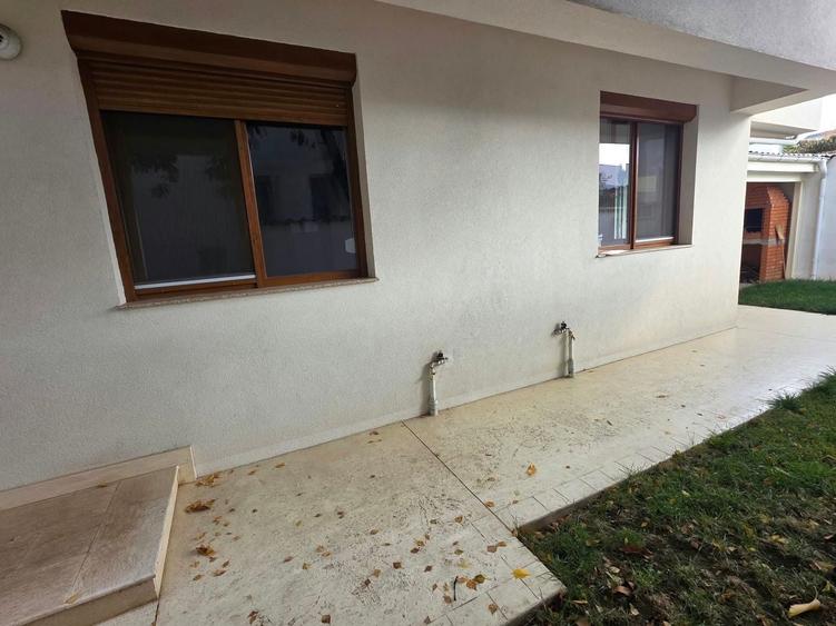 Apartament cu 3 camere decomandat în Jiului