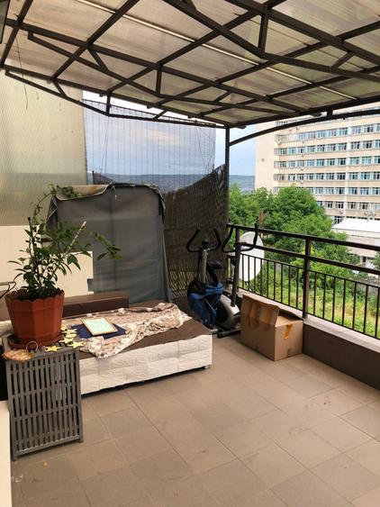 Apartament cu 3 camere, mobilat în Zorilor