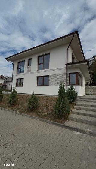 Casă cu 5 camere cu Teren 432 Mp în Chinteni