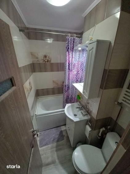 Apartament cu 3 camere semidecomandat în Micro 6