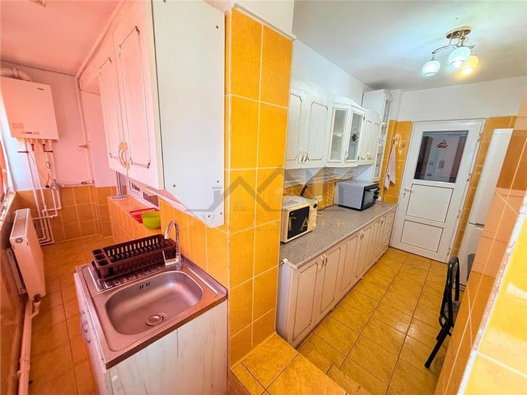 Apartament cu 3 camere decomandat, mobilat în Complex Studențesc