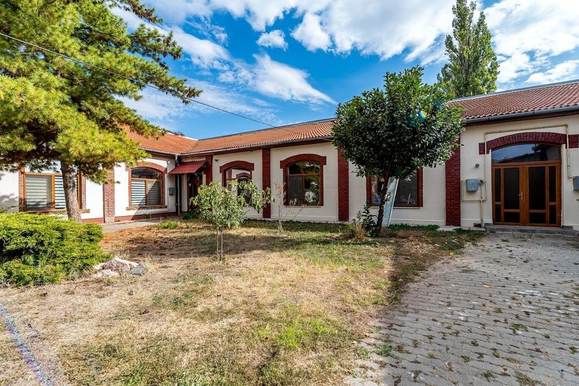 Apartament cu 2 camere semidecomandat, mobilat în Central