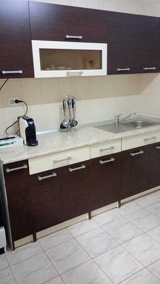 Apartament cu 3 camere semidecomandat în Militari