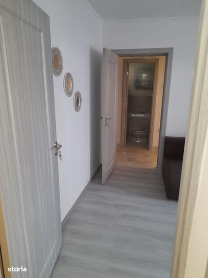 Apartament cu 3 camere în Tineretului