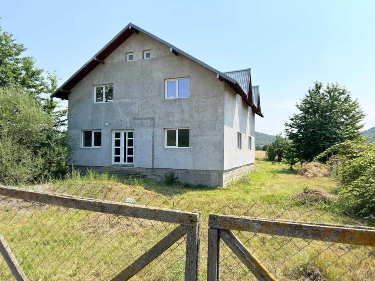 Casă cu 4 camere în Central