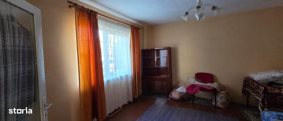 Casă cu 3 camere cu Teren 900 Mp în Central