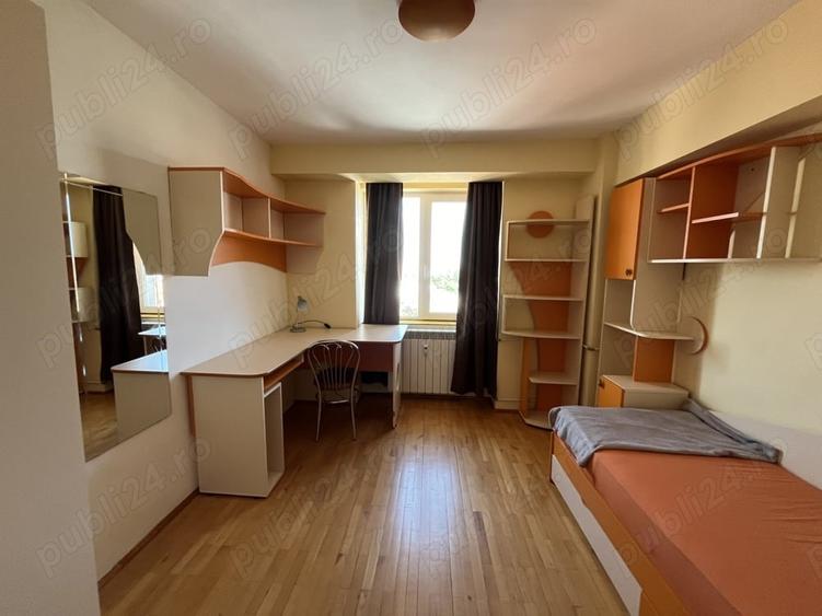 Apartament cu 3 camere decomandat în Central