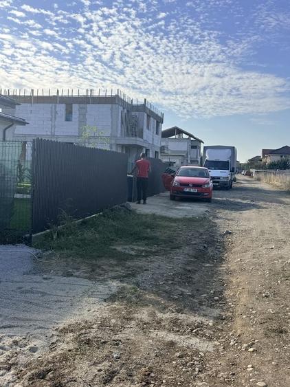 Casă cu 4 camere în Roșu