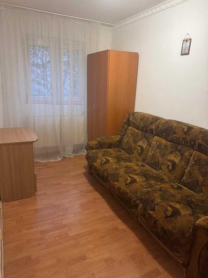 Apartament cu 3 camere semidecomandat în Malu Roșu