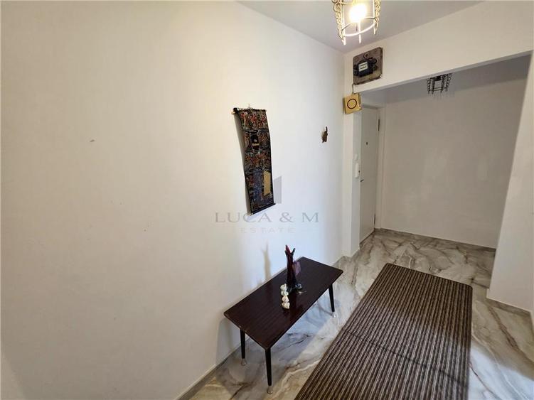 Apartament cu 3 camere semidecomandat în Circumvalațiunii