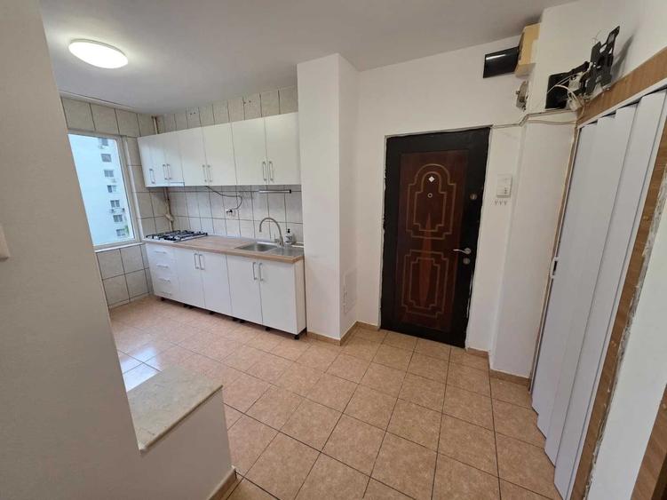 Apartament cu 3 camere, mobilat în Titan