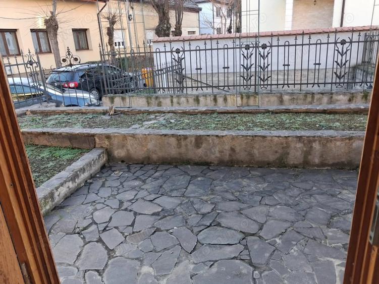 Casă cu Teren 437 Mp în Titulescu