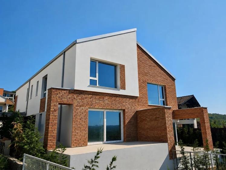 Duplex cu 4 camere cu Canalizare în Iris