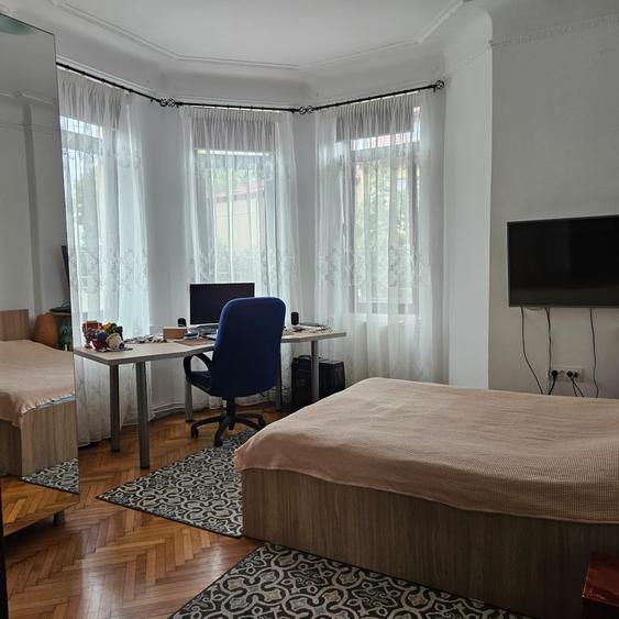 Apartament cu 5 camere decomandat în Ferdinand