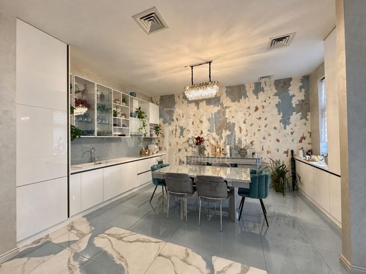 Apartament cu 4 camere semidecomandat, mobilat în Ultracentral