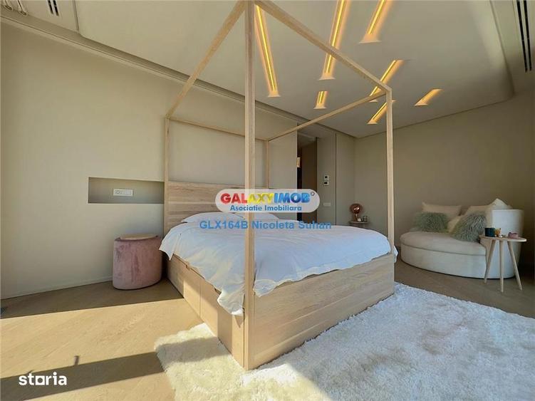 Apartament cu 5 camere decomandat în Tei