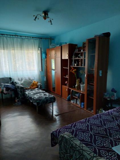 Garsonieră decomandată în Titan