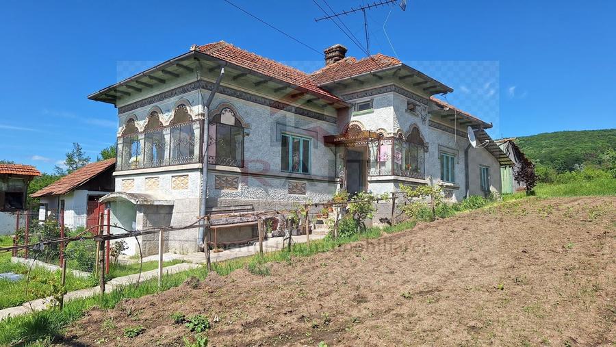 Casă individuală cu 4 camere cu Canalizare în Băiculești
