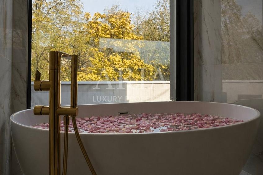 Casă individuală cu 8 camere cu Piscina în Băneasa