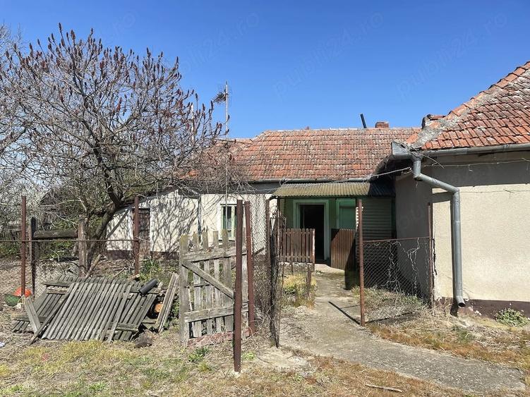 Casă cu Teren 1436 Mp în Tăut
