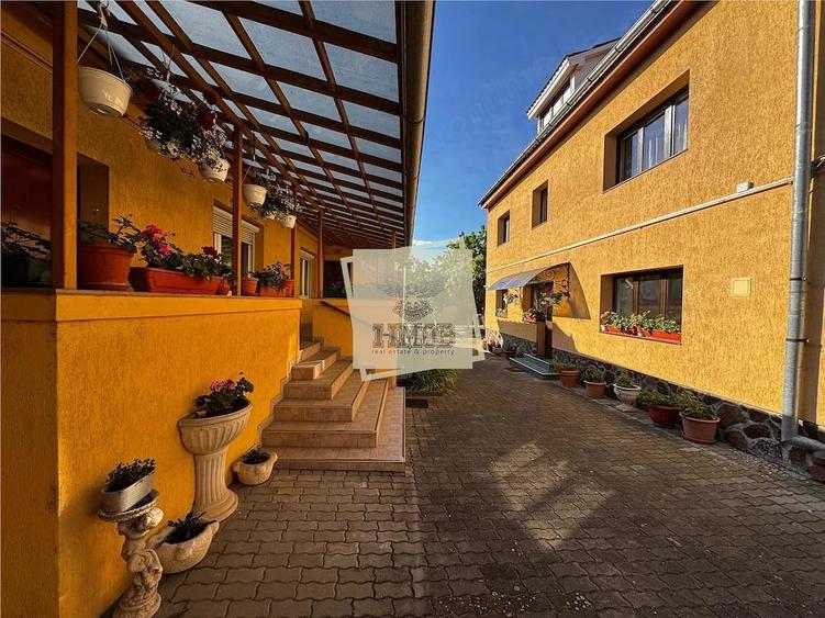 Casă cu 10 camere cu Teren 450 Mp în Central