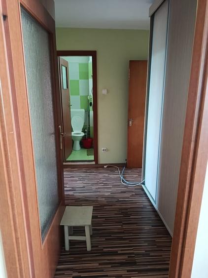 Apartament cu 3 camere semidecomandat în Drumul Taberei