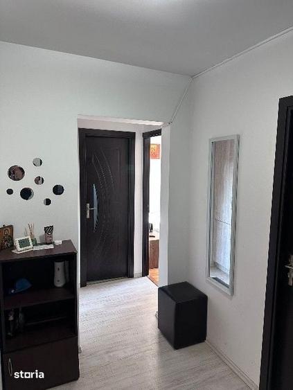 Apartament cu 3 camere decomandat în Cornișa