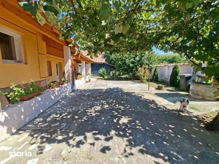 Casă cu 2 camere decomandat cu Teren 1150 Mp în Slimnic