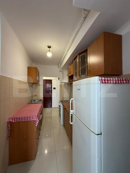 Apartament cu 2 camere semidecomandat, mobilat în Central