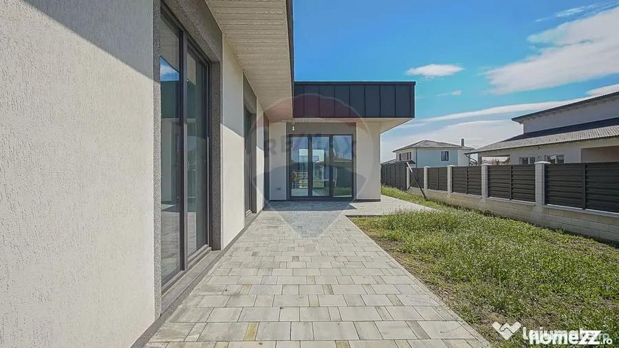 Casă cu 5 camere cu Teren 657 Mp în Hălchiu
