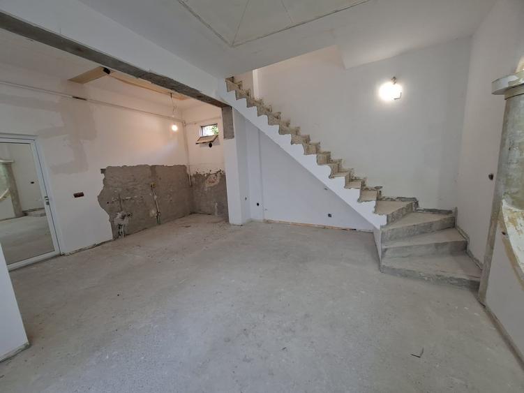 Casă cu 4 camere cu Teren 145 Mp în Unirii