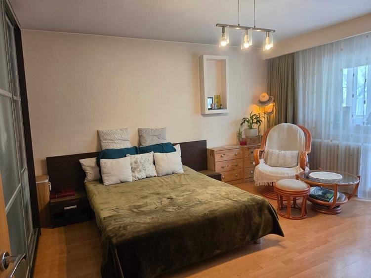 Garsonieră decomandată în Central