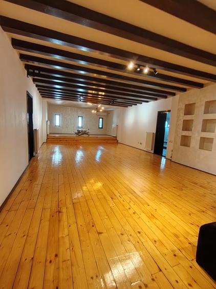 Apartament cu 4 camere semidecomandat în P-ța Victoriei