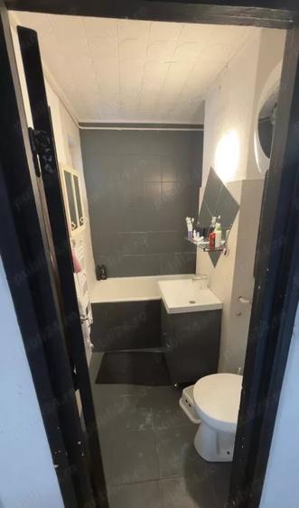 Apartament cu 3 camere semidecomandat, mobilat în Central