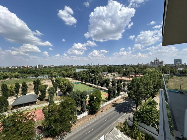 Apartament cu 3 camere semidecomandat în P-ta Presei Libere