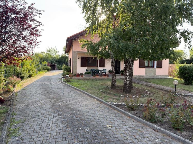 Casă individuală cu 6 camere cu Canalizare în Săcălaz