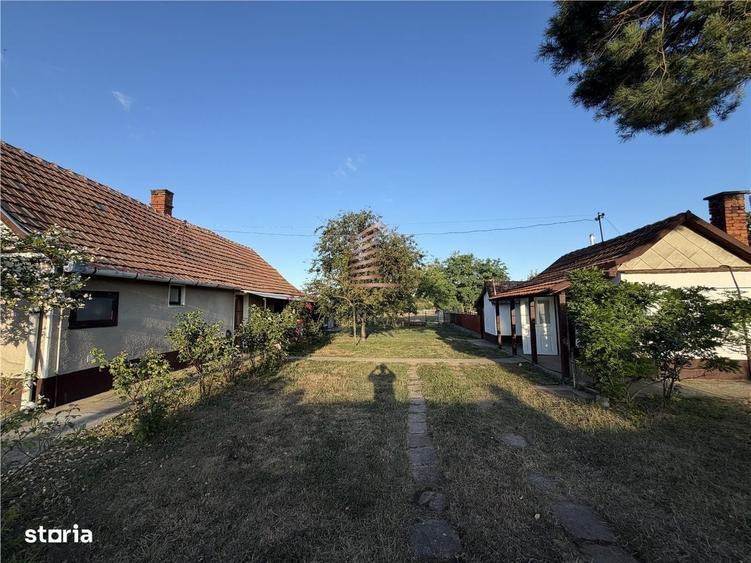 Casă cu 3 camere decomandat în Cheresig