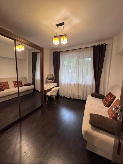 Apartament cu 3 camere decomandat în Parc Zăvoi