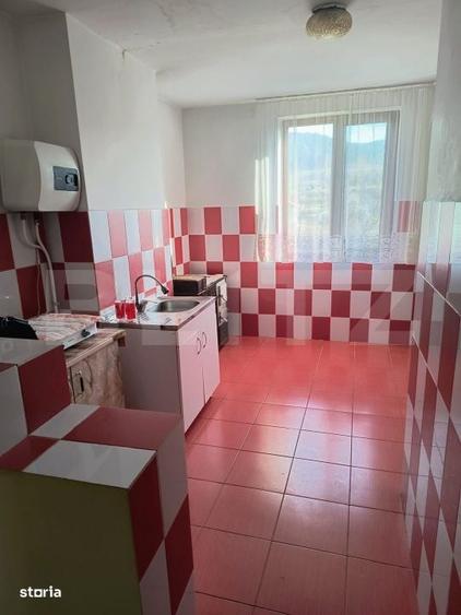 Apartament cu 3 camere în Tărpiu