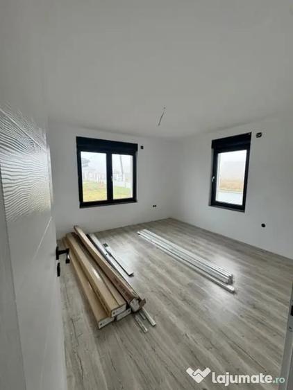Casă cu 4 camere cu Teren 650 Mp în Satu Nou de Jos