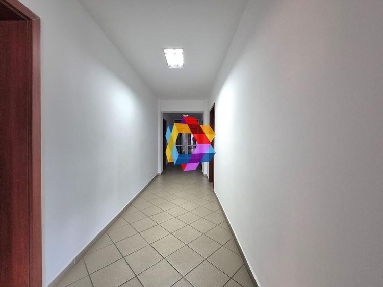 Birou, de 232 mp, în Astra